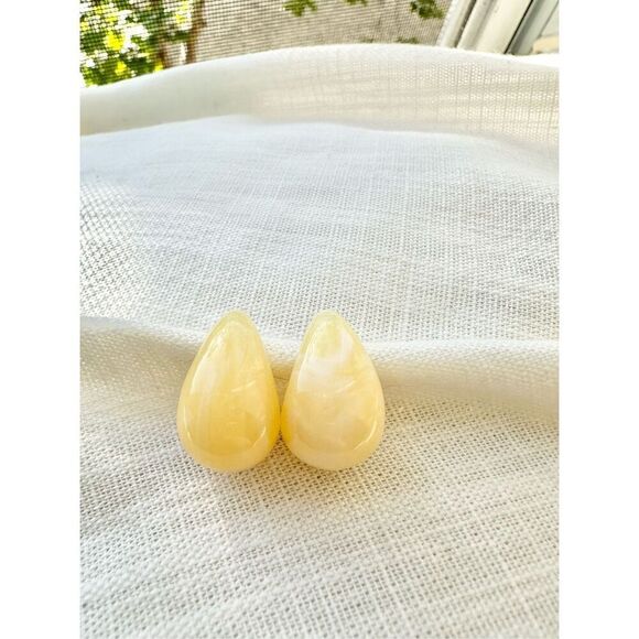 Light yellow mod style dangle earrings - Picture 1 of 2